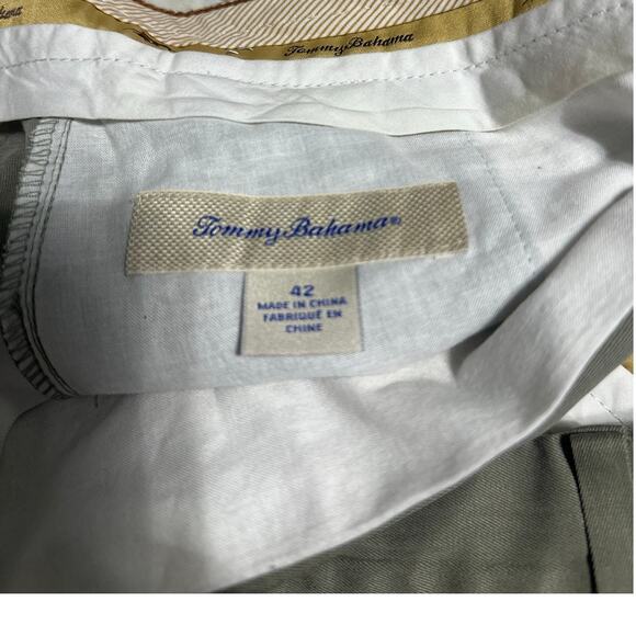 Tommy Bahama 100% Silk Pleated Khaki Shorts Men's Size 42 Big - Picture 3 of 5